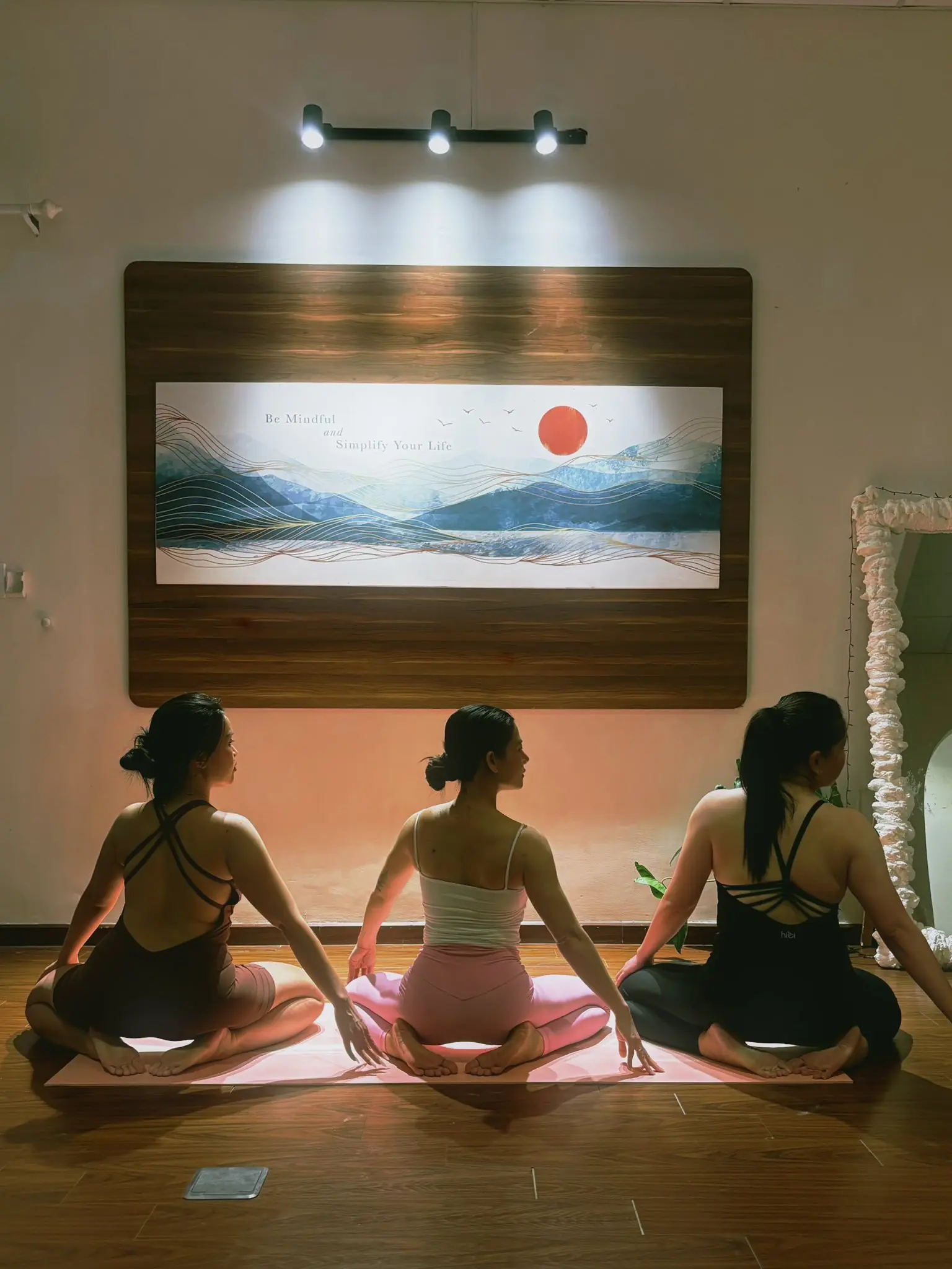 YÊN'S YOGA STUDIO